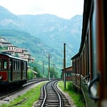 Come la ferrovia a scartamento ridotto cambiò paesi montani piemontesi nel Novecento